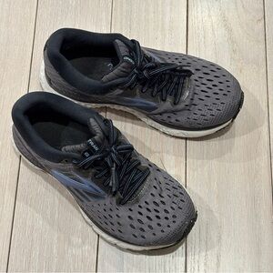 Brooks Transcend 6 women's running shoes in the gray/blue colorway size 6
